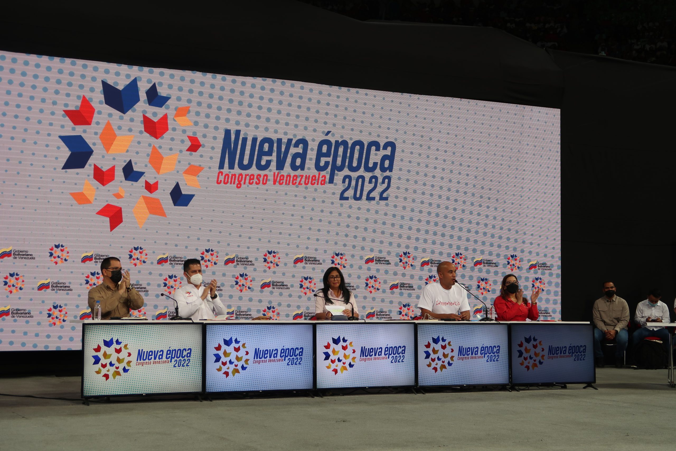 El acto estuvo encabezado por la vicepresidenta Ejecutiva de la República, Delcy Rodríguez y el jefe del Congreso, Héctor Rodríguez. 